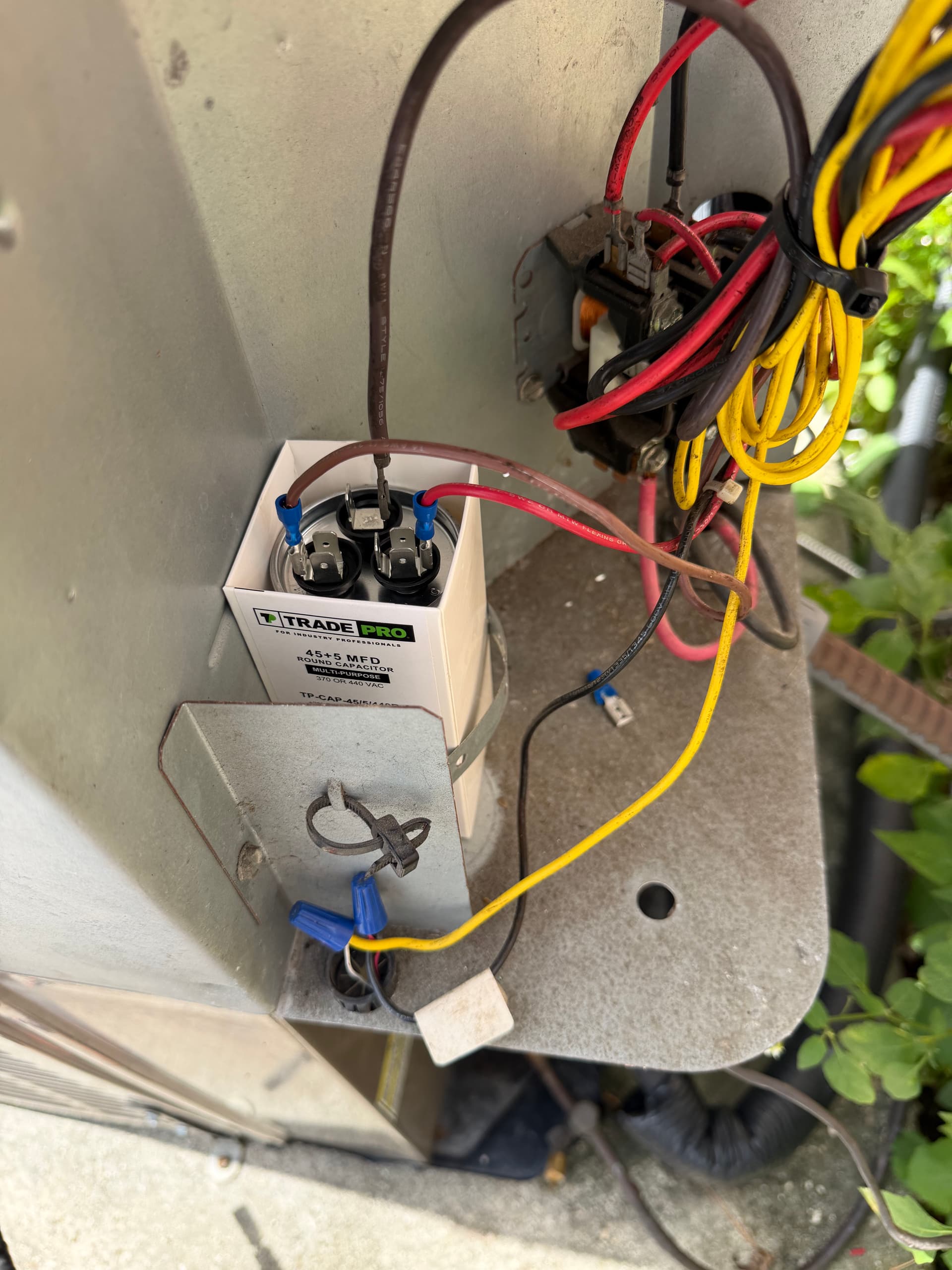 Gallery photos for Bad Capacitor and Fused Wires Stopped This AC Cold: Image #1